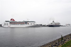 Dreifachanlauf Kreuzfahrtschiffe Warnemünde: Empress, Prinsendam und Azamara Journey