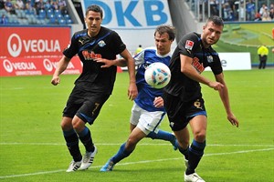 Tobias Jänicke (Hansa Rostock) gegen Jens Wemmer und Florian Mohr (SC Paderborn 07)