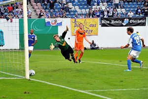 Tobias Jänicke erzielt das 1:0 im DFB-Pokal zwischen Hansa Rostock und dem VfL Bochum