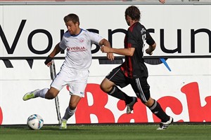 FC Ingolstadt 04 vs. FC Hansa Rostock: Björn Ziegenbein im Zweikampf mit Tobias Fink