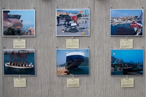 Fotoausstellung am Altern Strom in Warnemünde