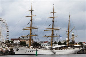 Die Gorch Fock, das Segelschulschiff der Deutschen Marine auf der Hanse Sail 2011 in Rostock