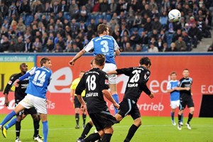 Hansa Rostock vs. TSV 1860 München - Matthias Holst verlängert einen Lartey-Freistoß per Kopf zum 2:0