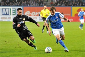 Tobias Jänicke (Hansa Rostock) im Duell mit Marc Pfertzel (Union Berlin)