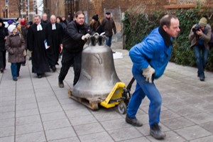 Das Portal zum Glockenturm ist zu eng, es geht durch das große Südportal