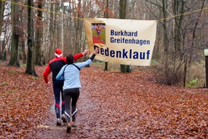 Freunde und Familienanghörige gedenken Burkhard Greifenhagen jedes Jahr bei einem Lauf