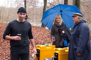 Familie und Freunde von Burkhard Greifenhagen treffen sich bei einem Lauf im Barnstorfer Wald