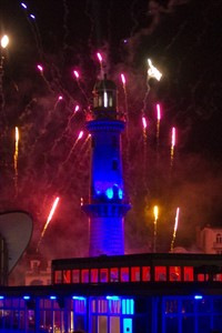 Leuchtturm in Flammen 2012 in Warnemünde