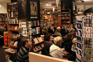 Das Publikum bei der Lesung von Sherko Fatah in der anderen buchhandlung