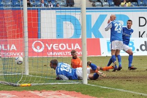 Marek Mintal bringt die Rostocker gegen Duisburg mit 1:0 in Führung