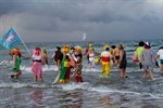 Winterschwimmen zum Fasching 2012 in Warnemünde