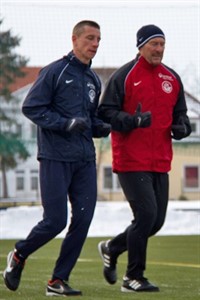 Hansa-Coach Wolfgang Wolf im Gespräch mit Marek Mintal