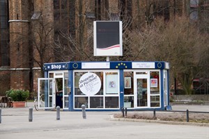 Der blaue Pavillon auf dem Neuen Markt kommt bald weg