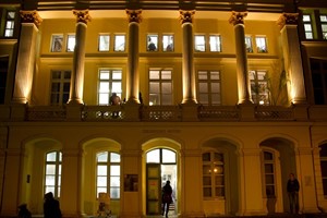 Nachtansicht des Zoologischen Instituts in Rostock 