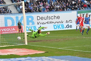 Tom Weilandt bringt Hansa Rostock gegen Fortuna Düsseldorf mit 1:0 in Führung