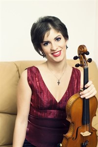 Violinistin Ioana-Cristina Goicea