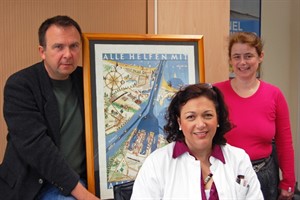 Dr. Markus Schwarz, Leiter des Gesundheitsamts der Hansestadt Rostock, Dr. Anja Monika Rutzen und Dr. Kerstin Neuber (v.l.) betreuen die Ratsuchenden in der Seemannsprechstunde