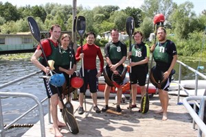 Eines der Kanupoloteams vom Rostocker Unisport: Frank Fehringer, Frederike Möbius, Felix Braun, Haldor Hartwig, Anne Roy und Moritz Buth 