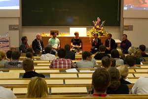 Diskussionsrunde mit Professor Dr. Andreas Diettrich, Unternehmensberater Werner Arndt, StudiVZ-Gründer Ehssan Dariani, Rostocker Bürgerschaftspräsidentin Karina Jens, Klaus Dieter Frey vom Wirtschaftsministerium und Unternehmer Frank Röntgen