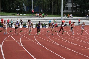 Start zum 100-Meter-Lauf der Frauen