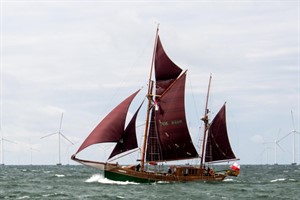 Die polnische „Olander“ gewinnt die Haikutter-Regatta zum Auftakt der Hanse Sail 2012