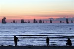 Am Strand am Hanse Sail-Abend