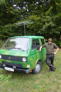 Uni Rostock erforscht Wildschweinplage - Dr. Hinrich Zoller forscht in der Natur