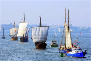 Koggengeschwader auf der Hanse Sail