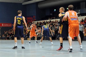 EBC Rostock Seawolves besiegen ALBA Berlin II mit 72:68 - Sven Hellmann war an diesem Abend wieder kaum zu stoppen