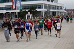 Küstenwaldlauf auf der Promenade in Warnemünde