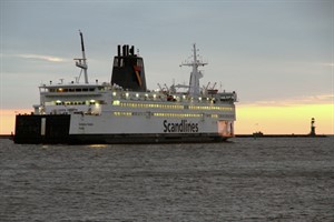 Scandlines-Fähre „Kronprins Frederik“ auf dem Weg von Rostock-Warnemünde nach Gedser