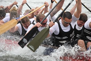 Wurde heute über 100 Meter Zweiter: das Drachenboot „Zoo-Center Dragons“ aus Fürstenwalde