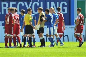 Hansa Rostock - Holstein Kiel: Platzverweis für Torwart Jörg Hahnel