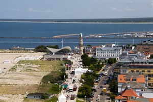 Bummelmeile und Bühnenprogramm auf der Warnemünder Woche 2013