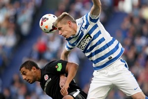 Halil Savran (Hansa Rostock) im Duell mit Tobias Feisthammel (MSV Duisburg)