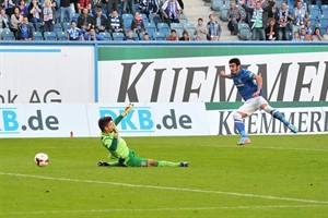 Nikolaos Ioannidis mit dem 3:0 im Spiel von Hansa Rostock gegen Jahn Regensburg