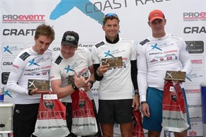 Xtreme Coast Race 2013, Siegerteam: Magnus Westphal (Lauf), Lars Lindstädt (Outrigger), Thomas Winkelmann (Mountinbike) und Maik Lojak (Surfski) v.l.n.r