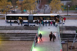 Der Bus-Shuttle hält dirket vor dem Traditionsschiff in der Langen Nacht der Museen