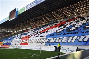 „Du wirst niemals untergeh‘n“ - Hansa-Fans beim Spiel gegen Halle