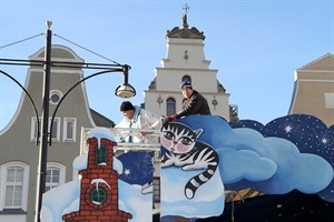 Aufbau der Märchenbühne auf dem Neuen Markt