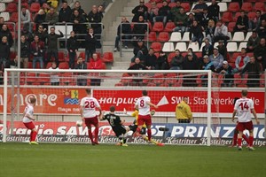 David Blacha (Hansa Rostock) gelingt gegen den Halleschen FC in der Nachspielzeit der 3:3-Ausgleich