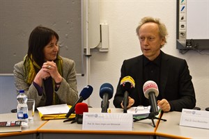 Prof. Gesa Mackenthun und Prof. Dr. Hans-Jürgen von Wensierski von der Philosophischen Fakultät