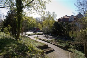 Die Sanierung der Hermannstraße und der angrenzende Eingang der Wallanlagen beginnt nächste Woche.