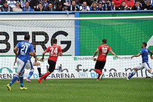 Tobias Jänicke bringt Wehen Wiesbaden gegen Hansa Rostock mit 1:0 in Führung