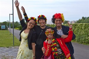 Fussballfans aus Thailand fiebern für Deutschland. 