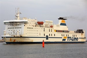 Fähre „Huckleberry Finn“ kollidiert im Rostocker Seehafen mit Abfertigungsrampe (Archiv)