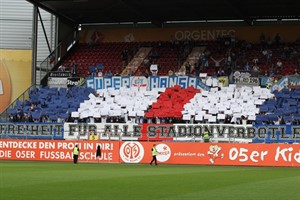 Hansa-Fans beim Auswärtsspiel in Mainz, später wurde leider wieder Pyrotechnik gezündet