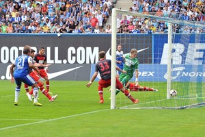 Ein Eigentor von Stefan Kleineheismann sorgt für den Ausgleich zwischen Hansa Rostock und Rot-Weiß Erfurt