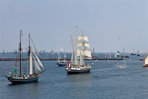 Über 200 Schiffe unter Segel und unter Dampf werden zur Hanse Sail 2014 erwartet. (Foto: Archiv)