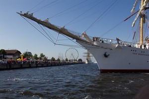 Dar Mlodziezy während der Hanse Sail in Rostock-Warnemünde